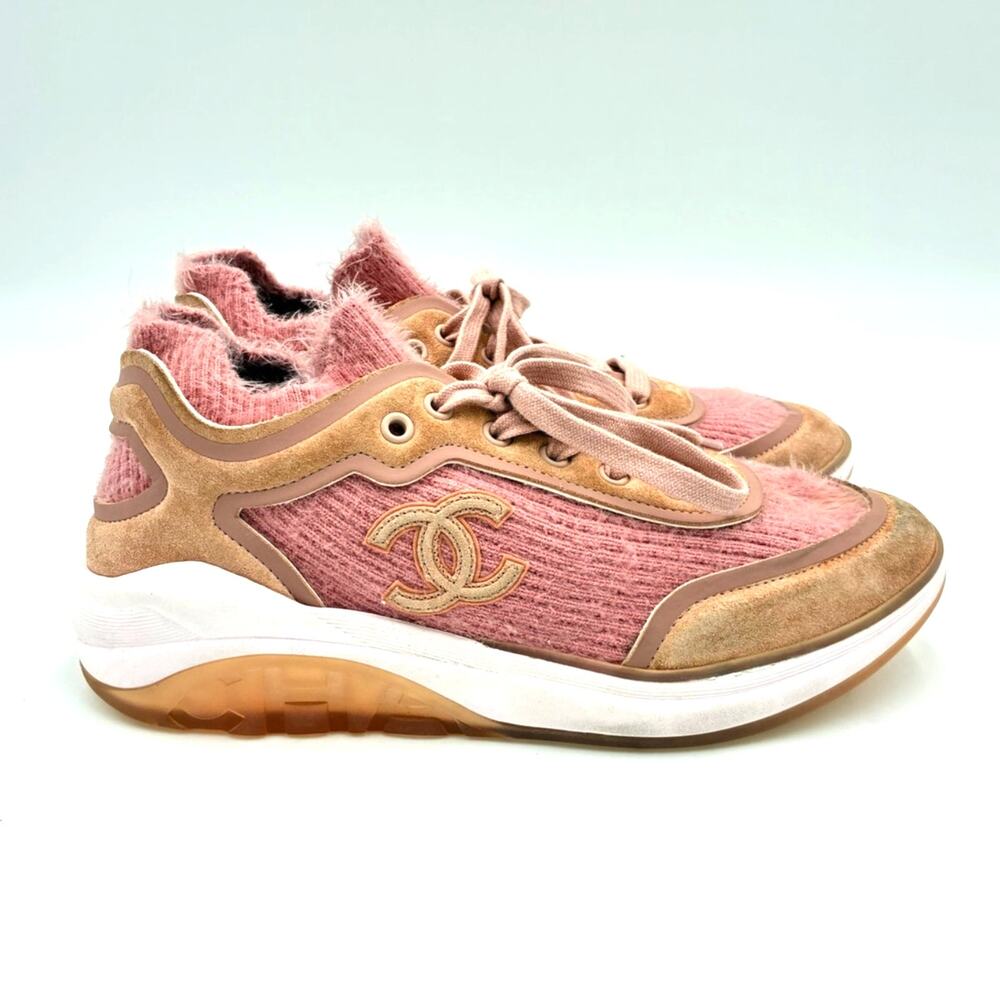 38.5 Chanel Interlocking CC Logo Pink Suede Sneakers